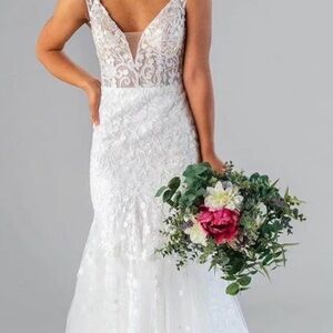 Elegant White Lace Wedding Dress